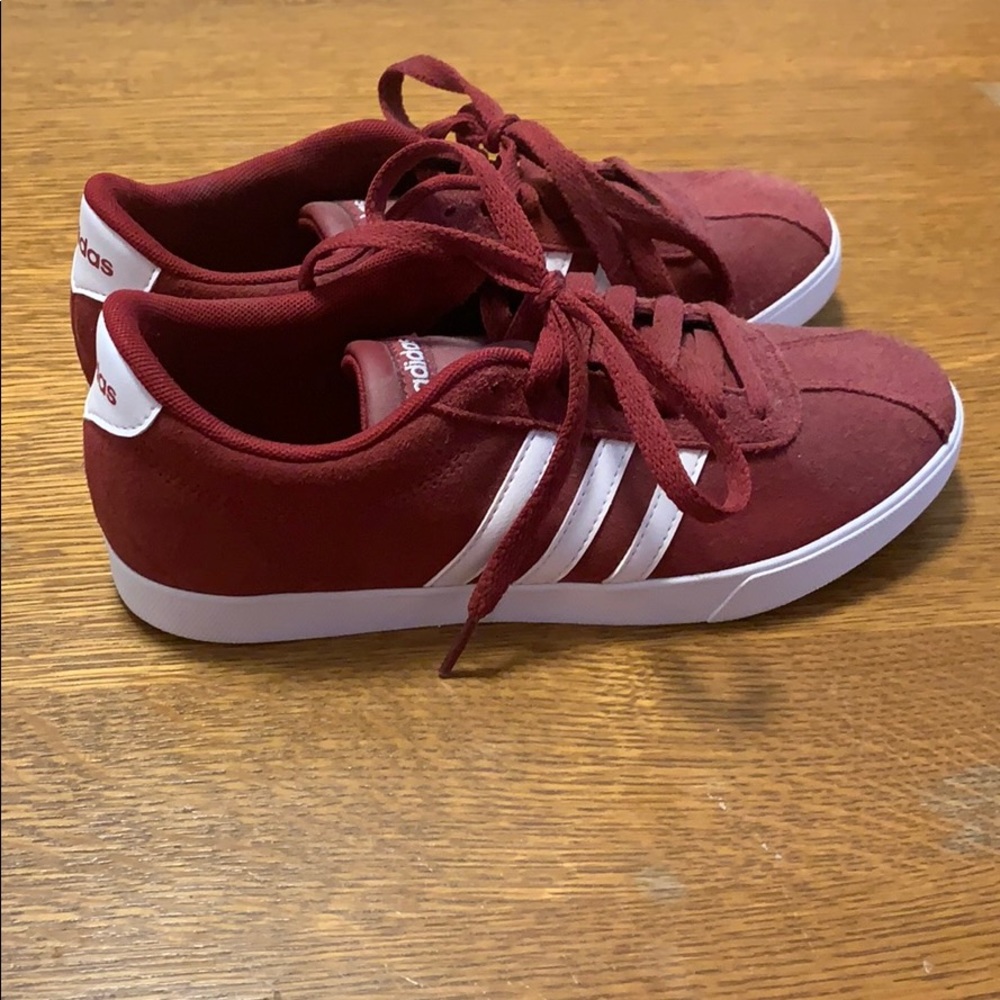 Adidas Burgundy Sneaker